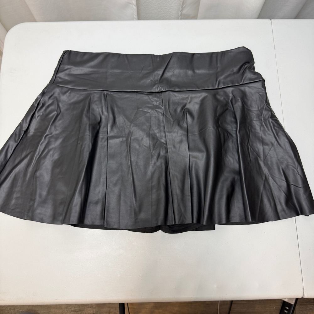 Black Faux Leather Pleated Mini Skirt Built in shorts Women Sz Medium Rave